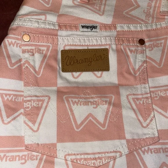 Wrangler Vintage Peach Shorts NWT - Picture 3 of 11